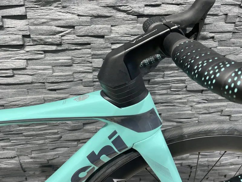 Bianchi Oltre Comp Ultegra Di2 12sp Matt Black Celeste-9